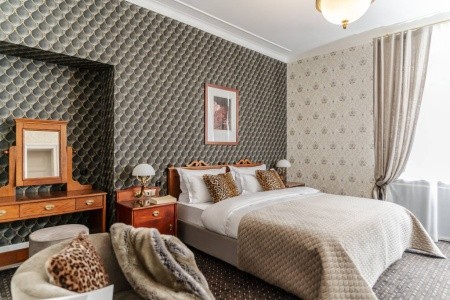 Poľsko Krakov Francuski 5 dňový pobyt Bez stravy Vlastná May 2026 (29/05/26- 2/06/26)