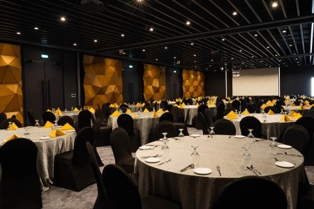 Spojené arabské emiráty Dubaj Al Khoory Sky Garden 10 dňový pobyt Raňajky Letecky Letisko: Praha May 2026 (11/05/26-20/05/26)