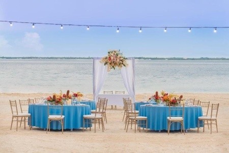 Filipíny  Crimson Beach Mactan Island 10 dňový pobyt Raňajky Letecky Letisko: Mníchov February 2026 (27/02/26- 8/03/26)