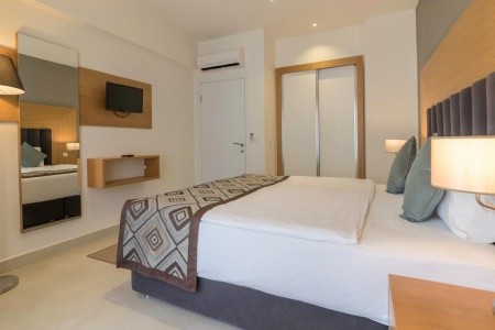 Ramada Hotel & Suites By Wyndham - 13