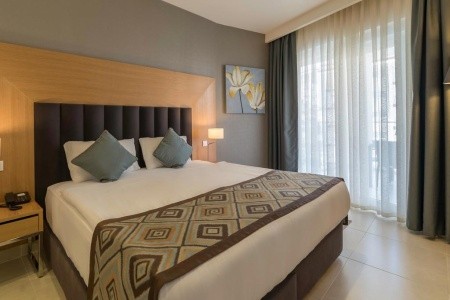 Ramada Hotel & Suites By Wyndham - 14