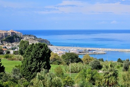 Taliansko Kalábria Piccolo 10 dňový pobyt Polpenzia Letecky Letisko: Praha June 2026 ( 2/06/26-11/06/26)