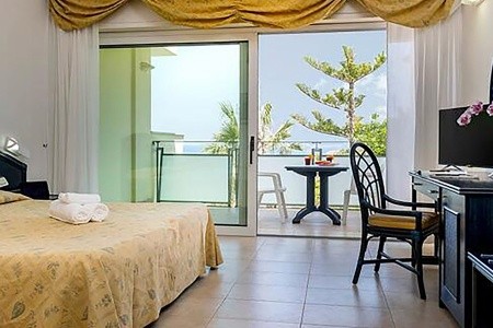 Taliansko Kalábria Villaggio Stromboli 9 dňový pobyt Plná penzia Letecky Letisko: Ostrava August 2026 (13/08/26-21/08/26)