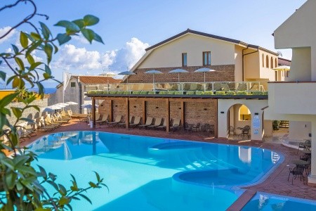 Taliansko Kalábria Tropis 9 dňový pobyt Raňajky Letecky Letisko: Ostrava June 2026 ( 4/06/26-12/06/26)