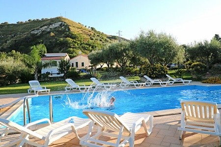 Taliansko Kalábria Villa Garden 8 dňový pobyt Polpenzia Letecky Letisko: Praha August 2026 (11/08/26-18/08/26)