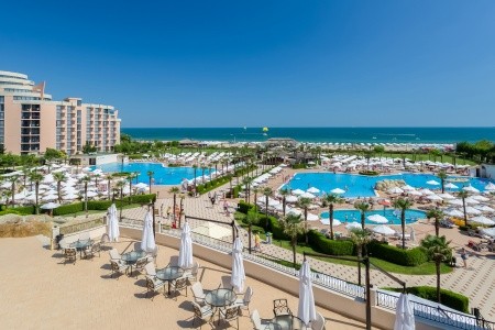 Dit Majestic Beach Resort - 8