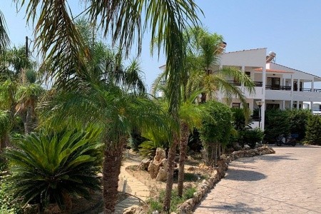 Coliseum Studios & Apartments - 2