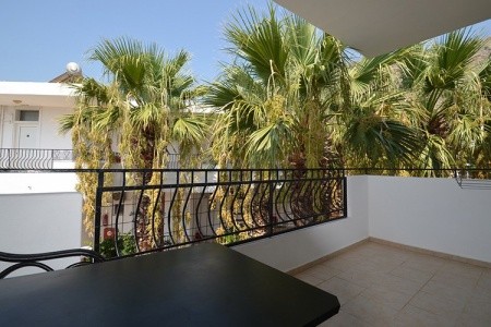 Coliseum Studios & Apartments - 8