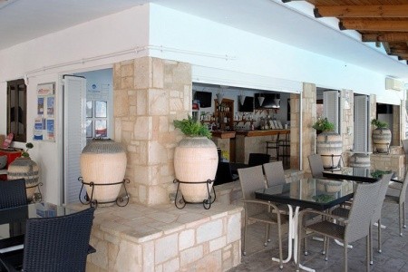 Coliseum Studios & Apartments - 10