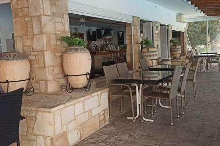 Coliseum Studios & Apartments - 11