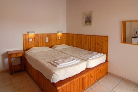 Coliseum Studios & Apartments - 13