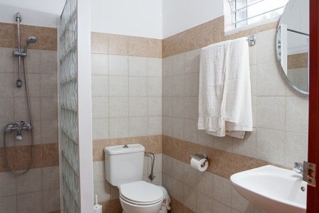 Coliseum Studios & Apartments - 19