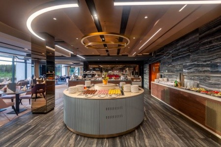 Maďarsko Severné Maďarsko Saliris Resort Spa & Konferencia Hotel 5 dňový pobyt Raňajky Vlastná May 2026 (29/05/26- 2/06/26)