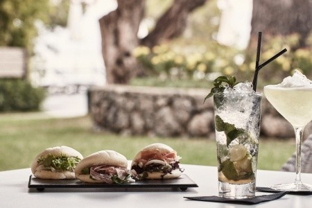 Grécko Korfu Kontokali Bay Resort & Spa 16 dňový pobyt Polpenzia Letecky Letisko: Praha July 2026 (24/07/26- 8/08/26)