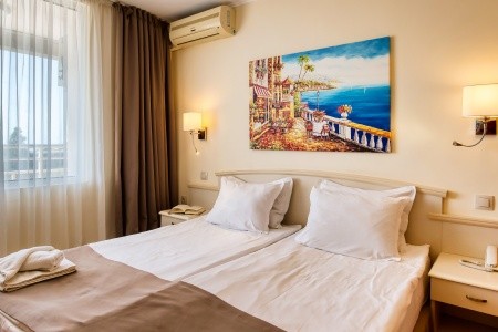 Bulharsko Zlaté Piesky Detelina 14 dňový pobyt Raňajky Letecky Letisko: Praha July 2026 ( 7/07/26-20/07/26)