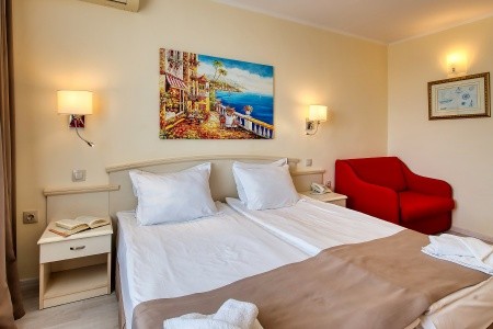 Bulharsko Zlaté Piesky Detelina 14 dňový pobyt Raňajky Letecky Letisko: Praha July 2026 ( 7/07/26-20/07/26)