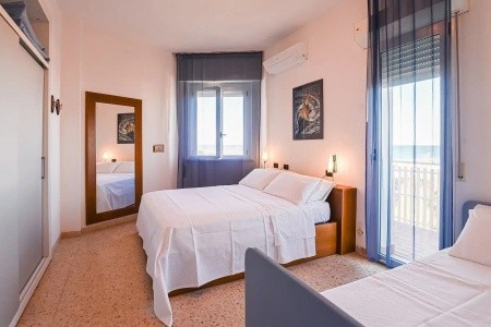 City Beach Resort - 8