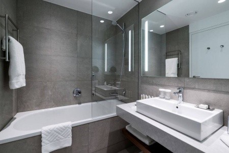 DoubleTree by Hilton Wroclaw - 10