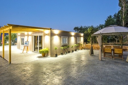 Grécko Kefalónia Phaedra Suites 4 dňový pobyt Raňajky Letecky Letisko: Praha June 2026 (14/06/26-17/06/26)