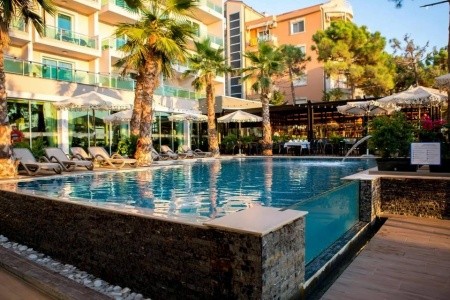 Albánie, Durrës, Albanian Star, za <span>35.001</span> Kč