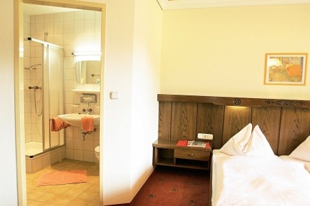 Familienhotel Berghof - 8