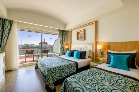 Crystal Waterworld Park Resort & Spa - 8