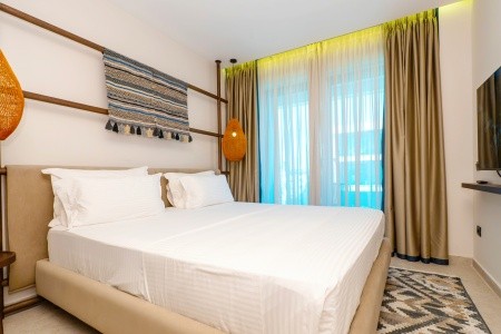 Albánie, Durrës, Savotel, za <span>23.044</span> Kč