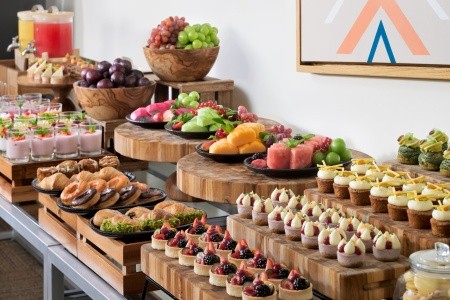 Spojené arabské emiráty Dubaj Ja Ocean View Hotel Jumeirah Beach 12 dňový pobyt Polpenzia Letecky Letisko: Praha March 2026 (12/03/26-23/03/26)