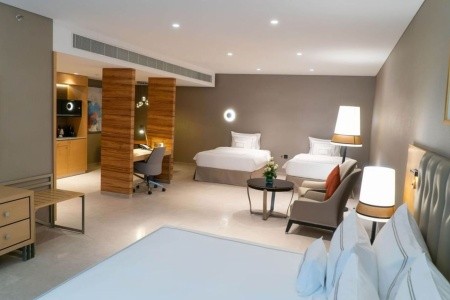 Spojené arabské emiráty Dubaj Grand Cosmopolitan 8 dňový pobyt Raňajky Letecky Letisko: Praha September 2026 ( 7/09/26-14/09/26)