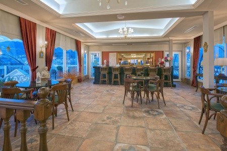 Antique Roman Palace - 4