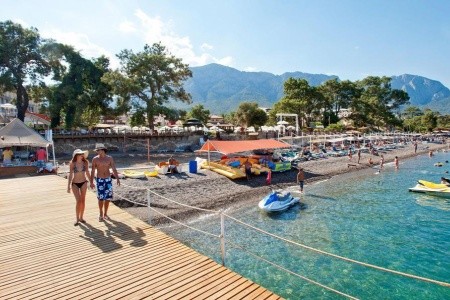 Crystal Aura Beach Resort & Spa - 8