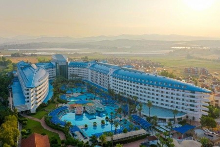 Crystal Admiral Resort & Spa - 3