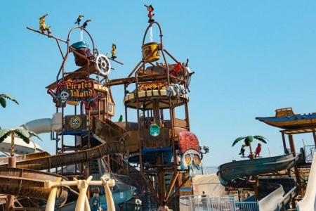 Crystal Admiral Resort & Spa - 11