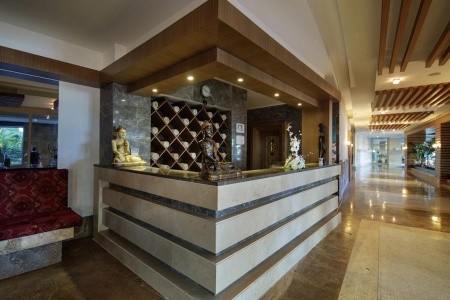 Crystal Admiral Resort & Spa - 14