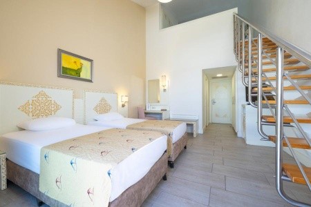 Crystal Admiral Resort & Spa - 31