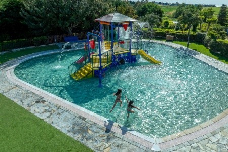 Neptune Resort - 420