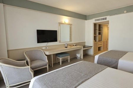 Thajsko Pattaya Cosy Beach 13 dňový pobyt Raňajky Letecky Letisko: Praha February 2026 (27/02/26-11/03/26)