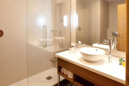 Španielsko Costa Del Sol Hilton Garden Inn Málaga 4 dňový pobyt Polpenzia Letecky Letisko: Viedeň March 2026 (10/03/26-13/03/26)