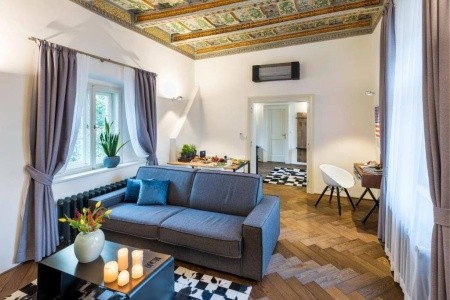 MOOo by the Castle - 12