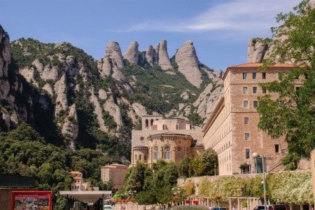 BARCELONA MONTSERRAT GIRONA A BESALÚ s pobytem u moře LET - 14