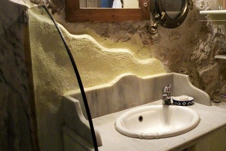 Pavezzo Country Retreat - 12