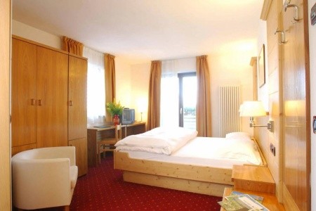 Taliansko Monte Bondone Chalet Caminetto 8 dňový pobyt Raňajky Vlastná March 2026 (10/03/26-17/03/26)