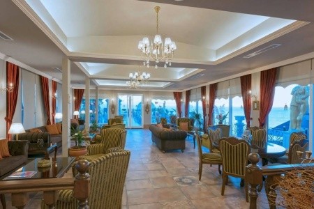 Antique Roman Palace - 8