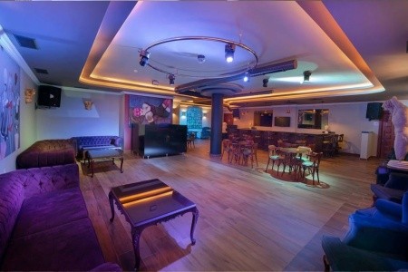 Antique Roman Palace - 9