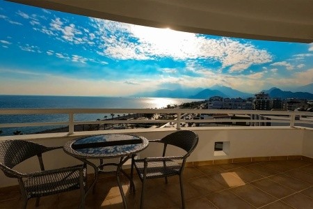 The Corner Park (Ex: Riviera Suite)