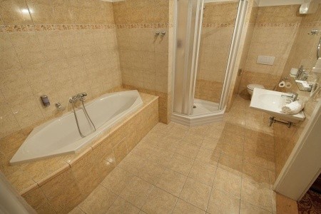 Česká republika Severné Čechy Zámek Hrubá Skála 6 dňový pobyt Raňajky Vlastná June 2026 (15/06/26-20/06/26)