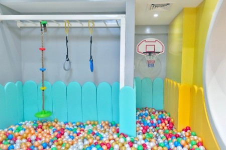 Ramada By Wyndham Beach - 36