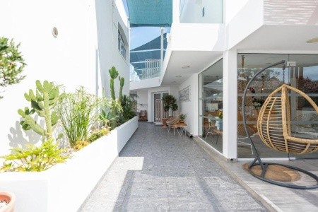 Blue Harbour Boutique Aparthotel - 4