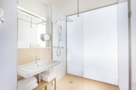 Česká republika Praha a okolie Golf 5 dňový pobyt Raňajky Vlastná April 2026 ( 1/04/26- 5/04/26)