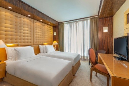 Česká republika Praha a okolie Carlo IV Prague 4 dňový pobyt Raňajky Vlastná November 2026 (26/11/26-29/11/26)